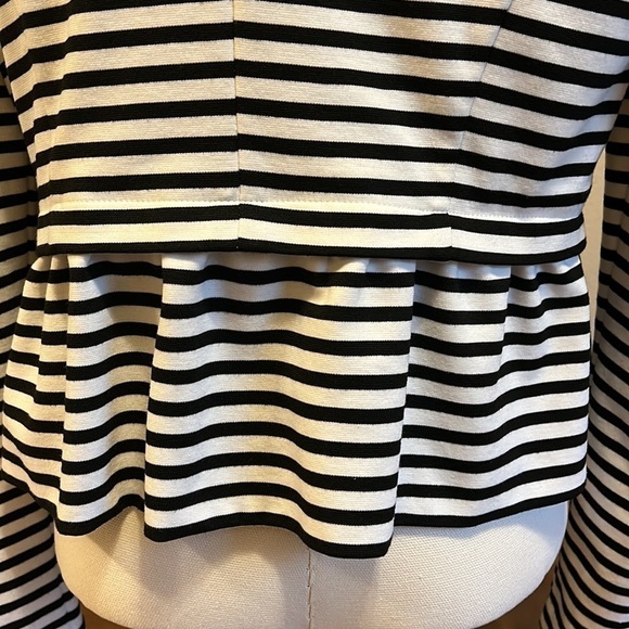 Elle Black and White Stripe Short Suit Jacket Women’s M - Picture 6 of 9
